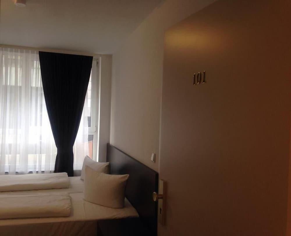 Mosel Hotel Frankfurt am Main Buitenkant foto