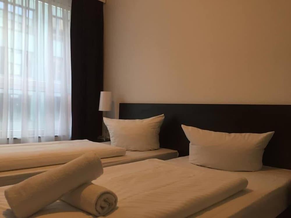 Mosel Hotel Frankfurt am Main Buitenkant foto