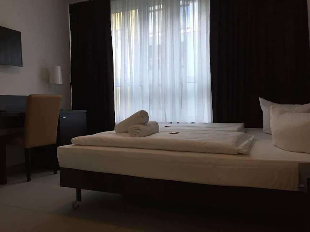 Mosel Hotel Frankfurt am Main Buitenkant foto