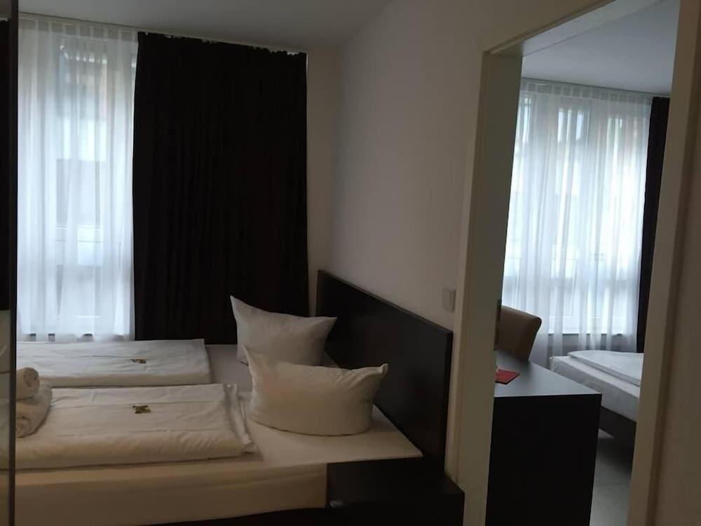 Mosel Hotel Frankfurt am Main Buitenkant foto