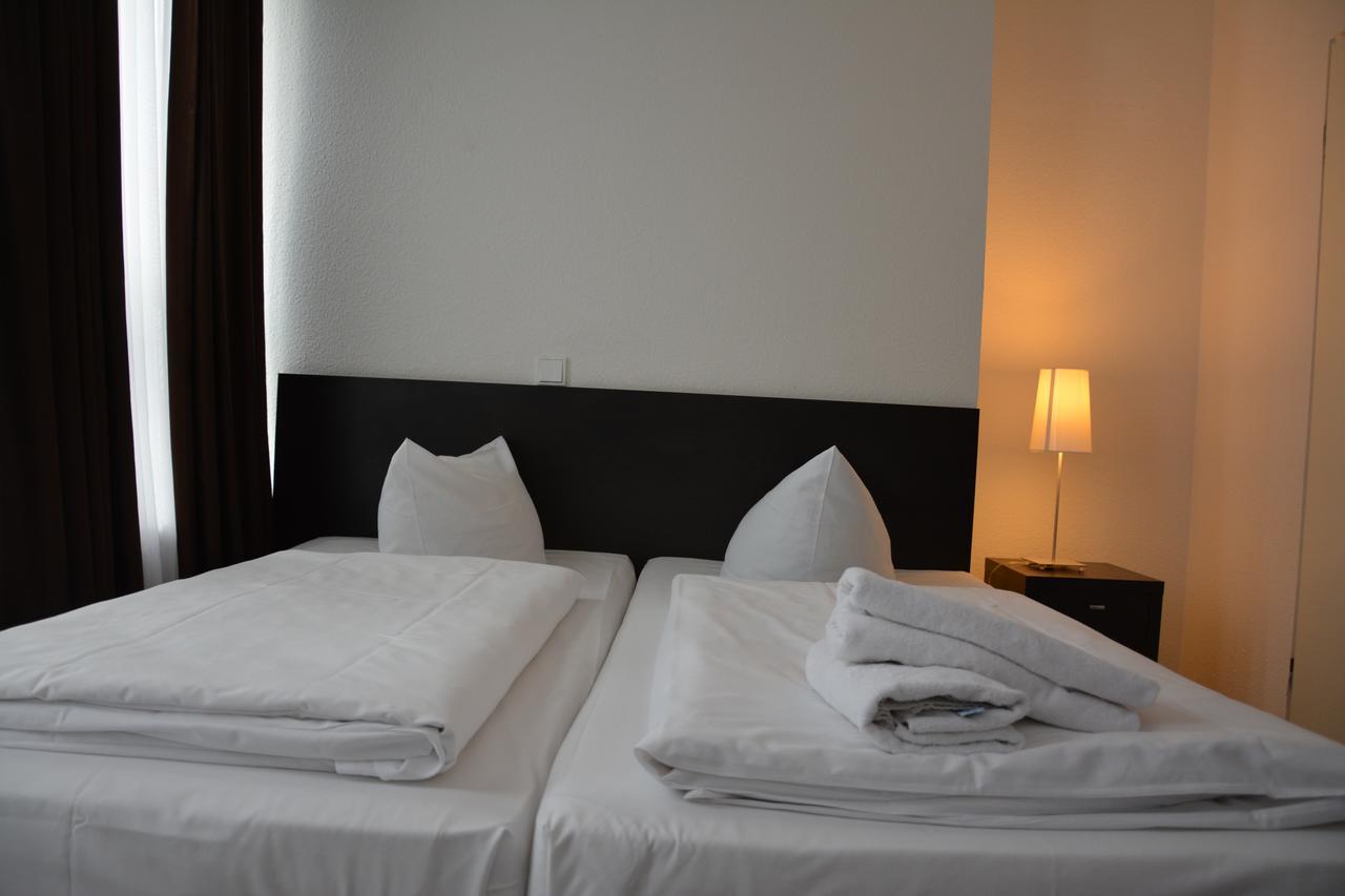 Mosel Hotel Frankfurt am Main Buitenkant foto