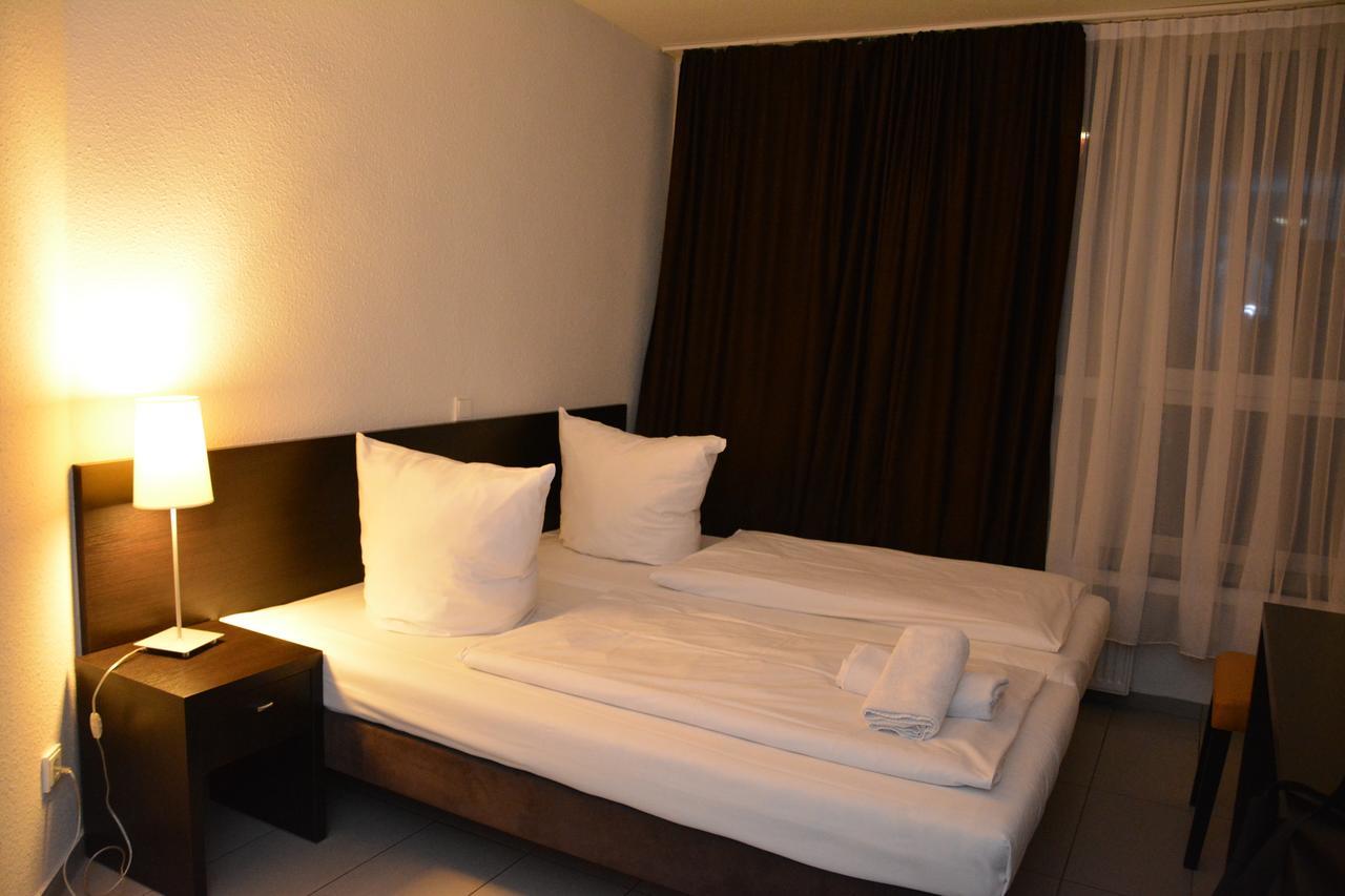 Mosel Hotel Frankfurt am Main Buitenkant foto