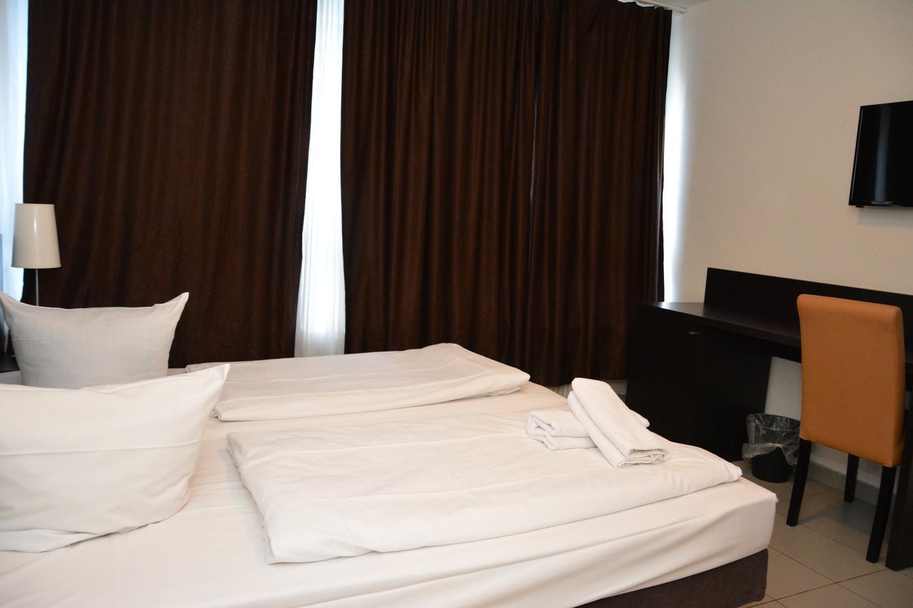 Mosel Hotel Frankfurt am Main Buitenkant foto