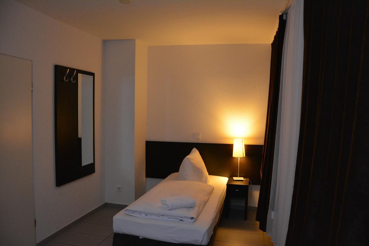 Mosel Hotel Frankfurt am Main Buitenkant foto
